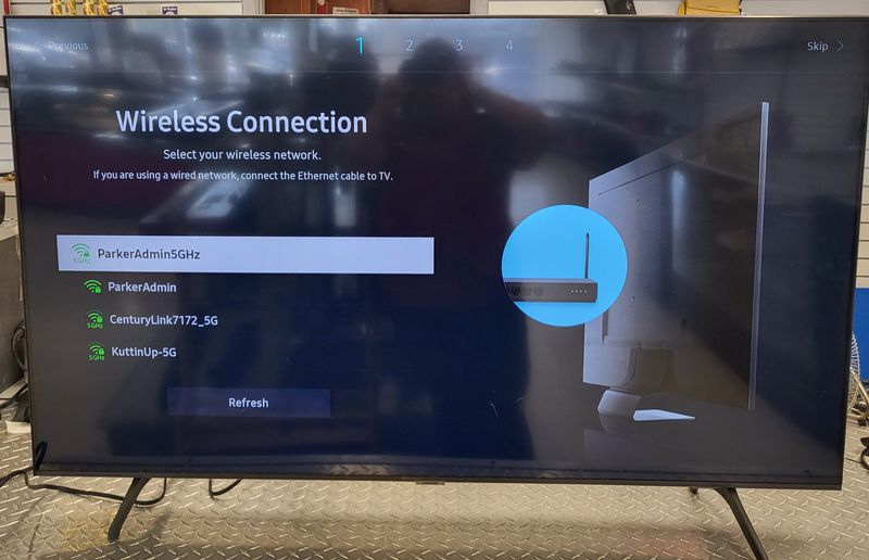 Samsung 55" Smart Flat Panel TV w/Remote UN55TU690TF
