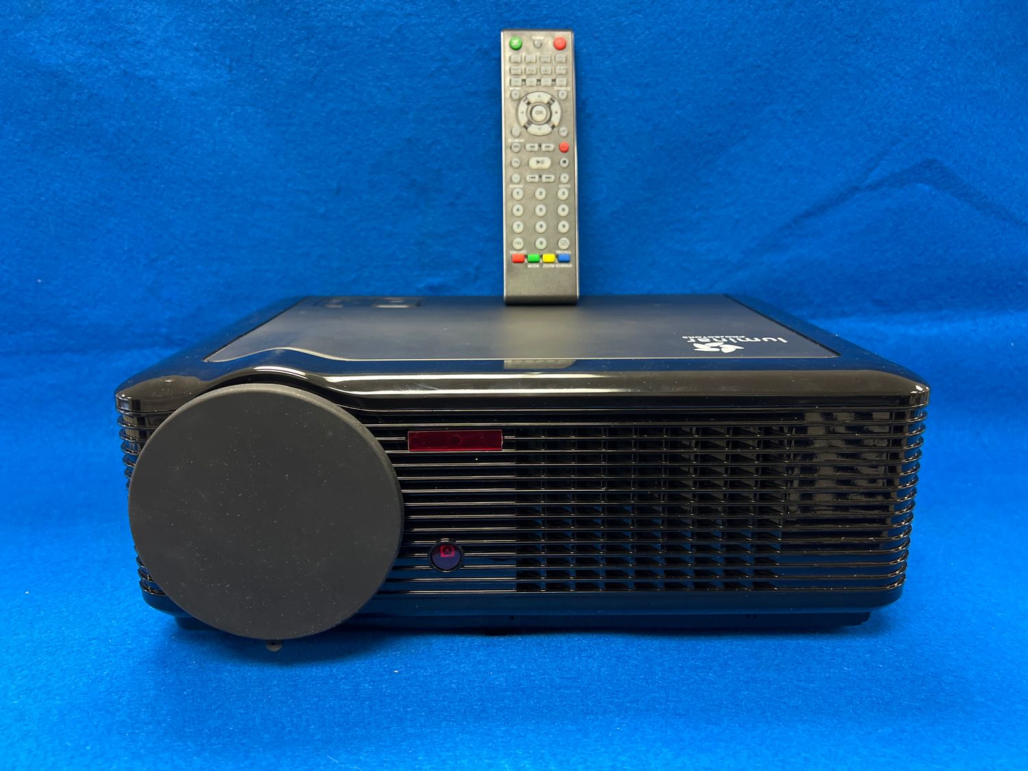 Luminar LED Smart Projector L800-4K w/Remote Luminar LED Smart Projector L800-4K w/Remote