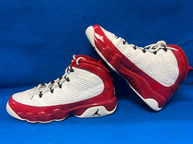 Jordan 9 Retro (GS) 'Gym Red' Size 6.5Y Sneakers
