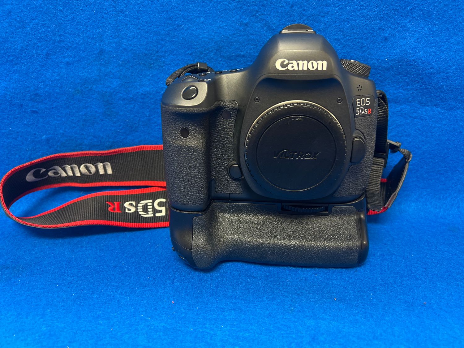 Canon 5DSR Camera W/Battery grip and 1 Battery & Charger