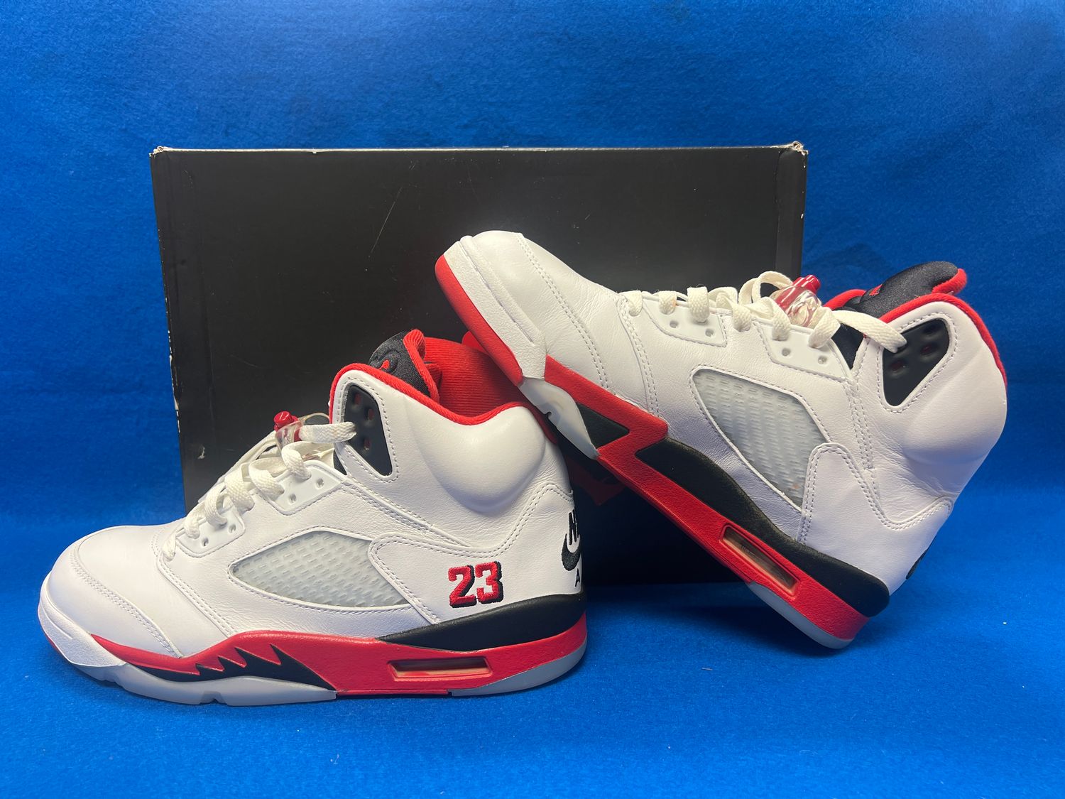 Jordan 5 Retro "Fire Red Black Tongue" Size 8.5 Kids Sneakers