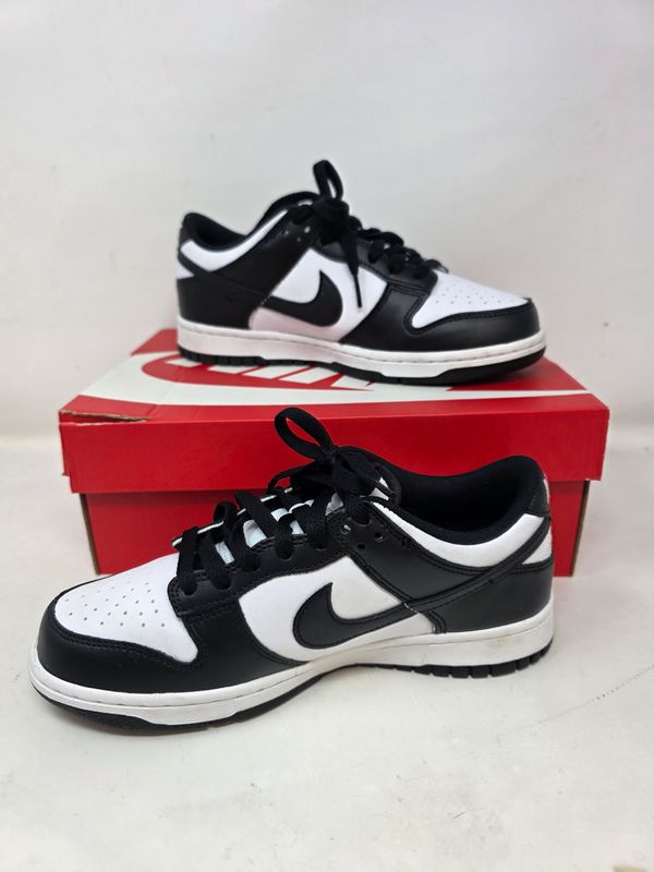 Nike Dunk Low (GS) Size 6Y Sneakers