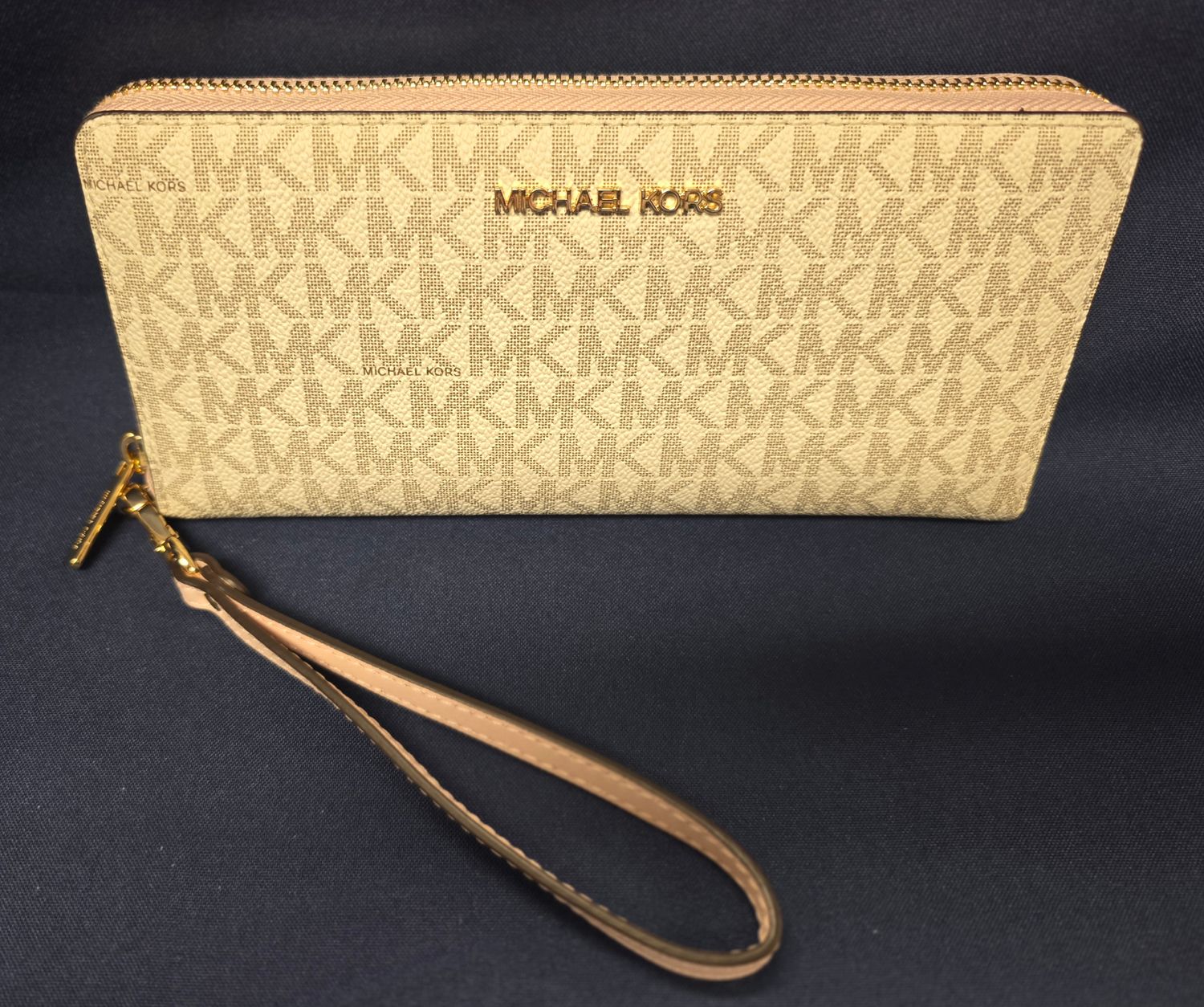 Michael Kors Logo Jet Set Travel Continental Wallet Michael Kors Logo Jet Set Travel Continental Wallet