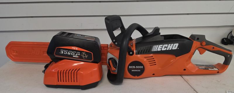 Echo 56V Brushless Chainsaw w/1 Battery & Charger DCS-5000