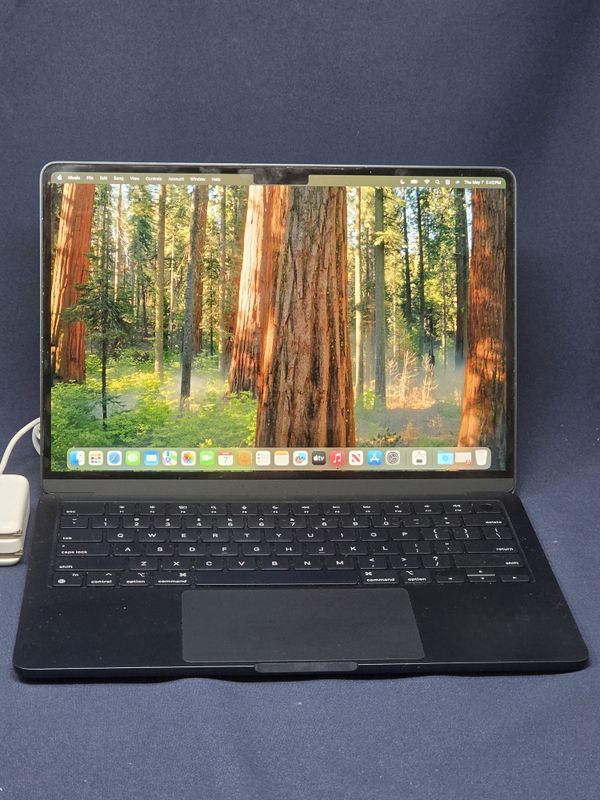 Apple MacBook Air 13.6" Laptop MLY33LL/A