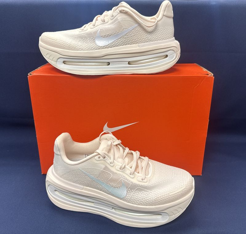 Nike Vomero Premium Women's Size 10.5 Running Shoes Chalk/White-Pale Ivory