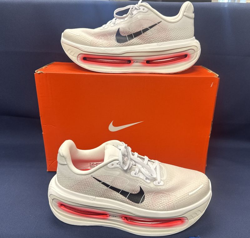Nike Vomero Premium Mens Size 10 Running Shoes White/Black-Bright Crimson