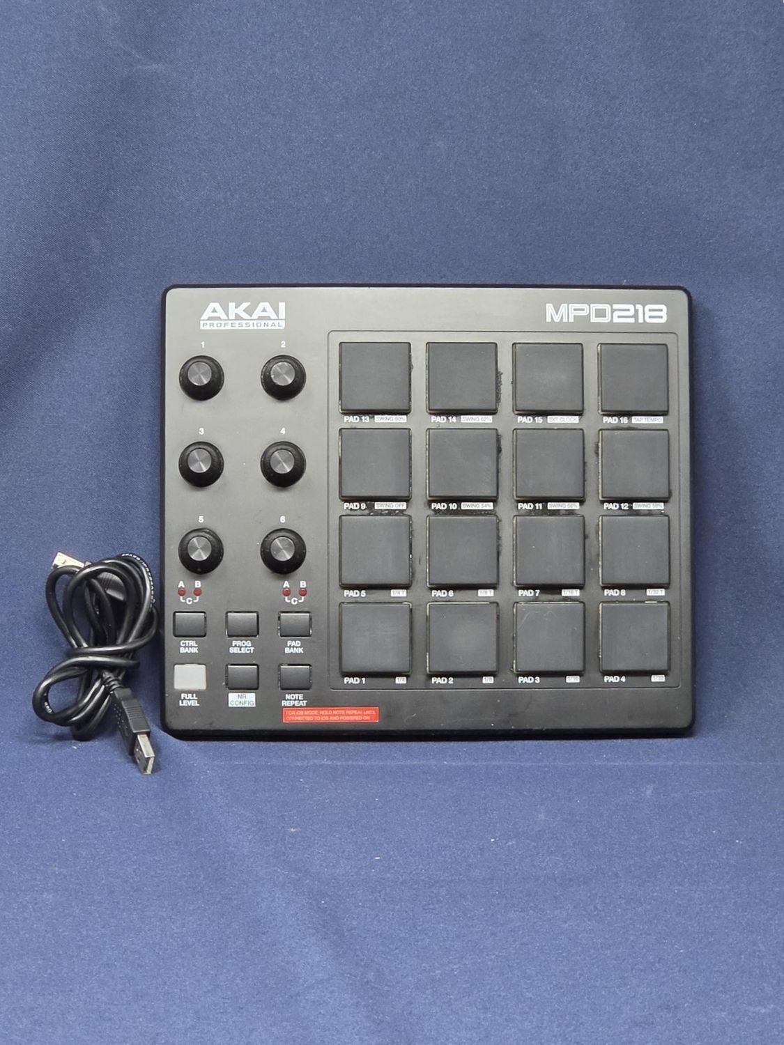 Akai 16 Pad MIDI Controller MPD218 Akai 16 Pad MIDI Controller MPD218