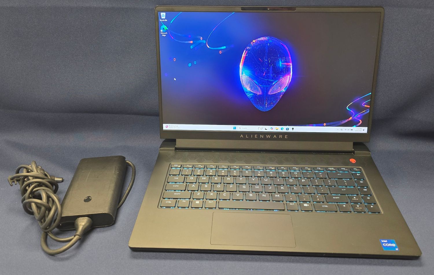 Alienware Gaming Laptop M25 R6 P109F Alienware Gaming Laptop M25 R6 P109F
