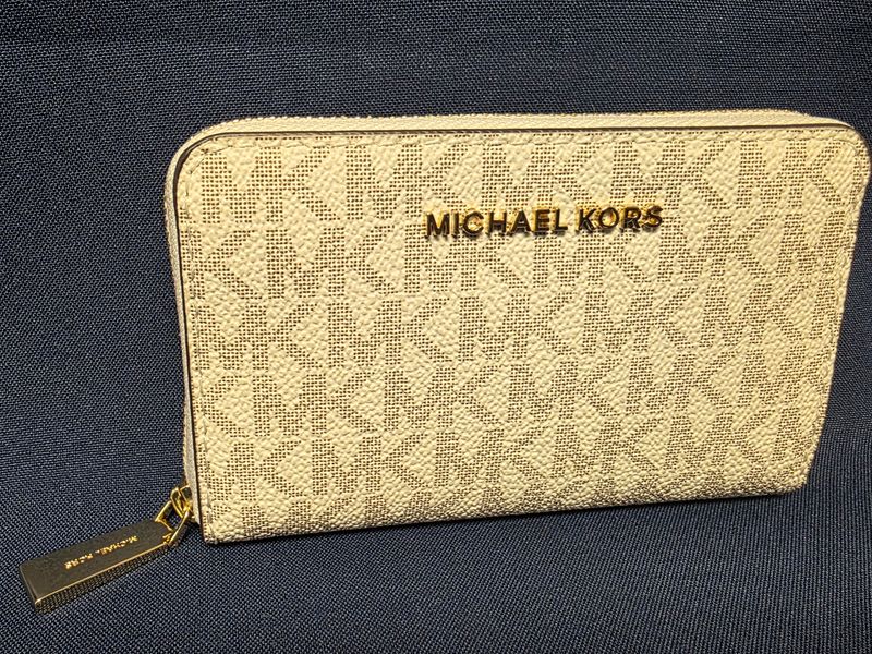 Michael Kors Logo Jet Set Zip-Around Card Case