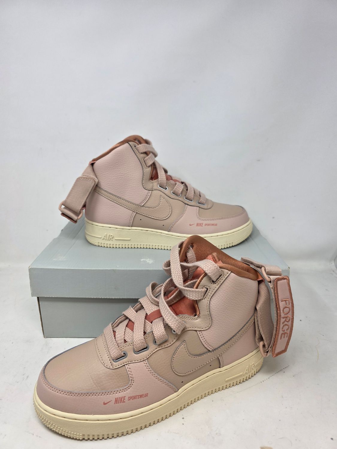 Nike Air Force 1 High Utility Women's Size 9 Sneakers Nike Air Force 1 High Utility Women's Size 9 Sneakers