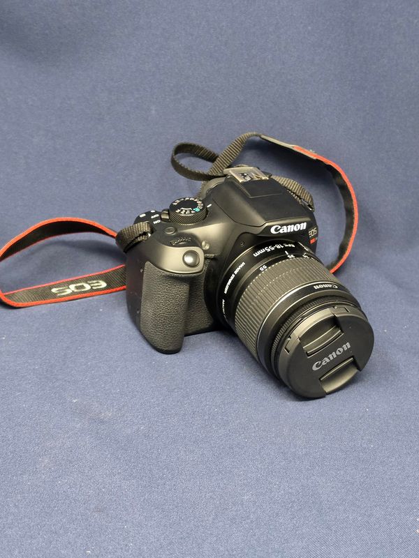 Canon EOS Rebel T6 w/ Lens and Bag