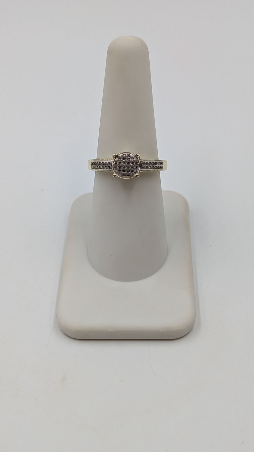 10kt Yellow Gold Small Round Diamond Cluster Ring Size 7 1/4 10kt Yellow Gold Small Round Diamond Cluster Ring Size 7 1/4