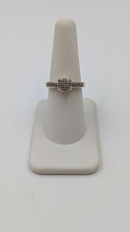 10kt Yellow Gold Small Round Diamond Cluster Ring Size 7 1/4