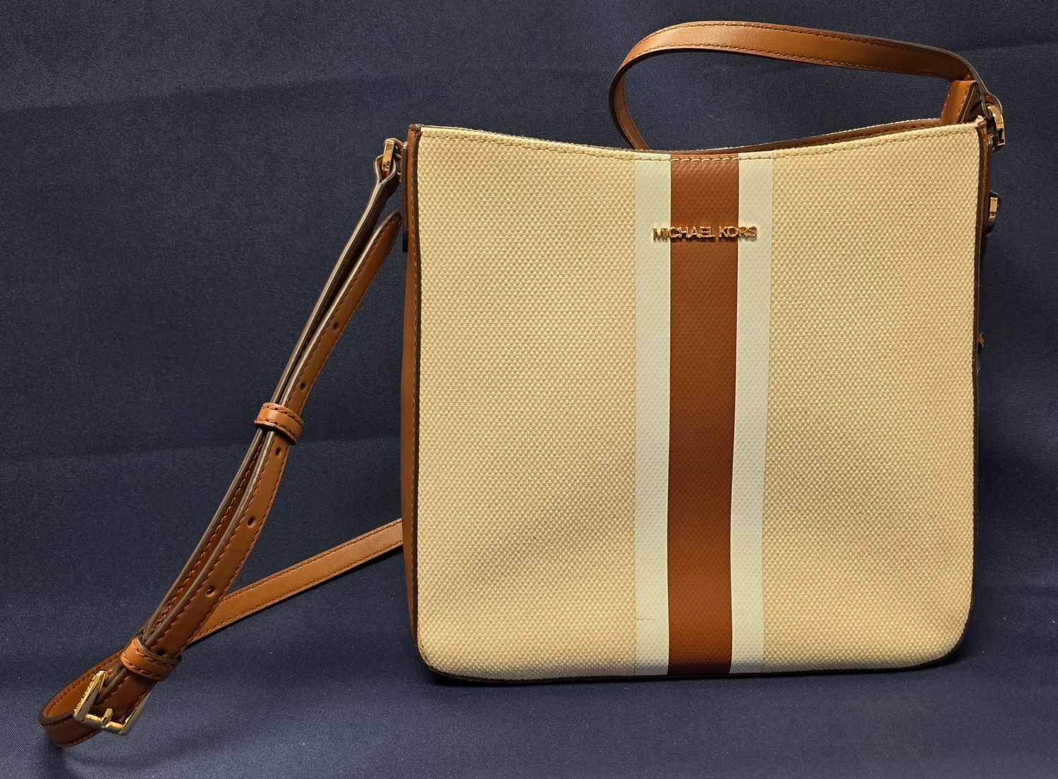 Michael Kors Jet Set Travel Large Messenger Bag
