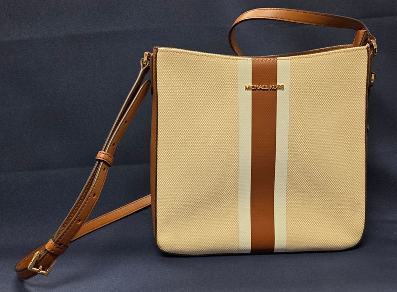 Michael Kors Jet Set Travel Large Messenger Bag