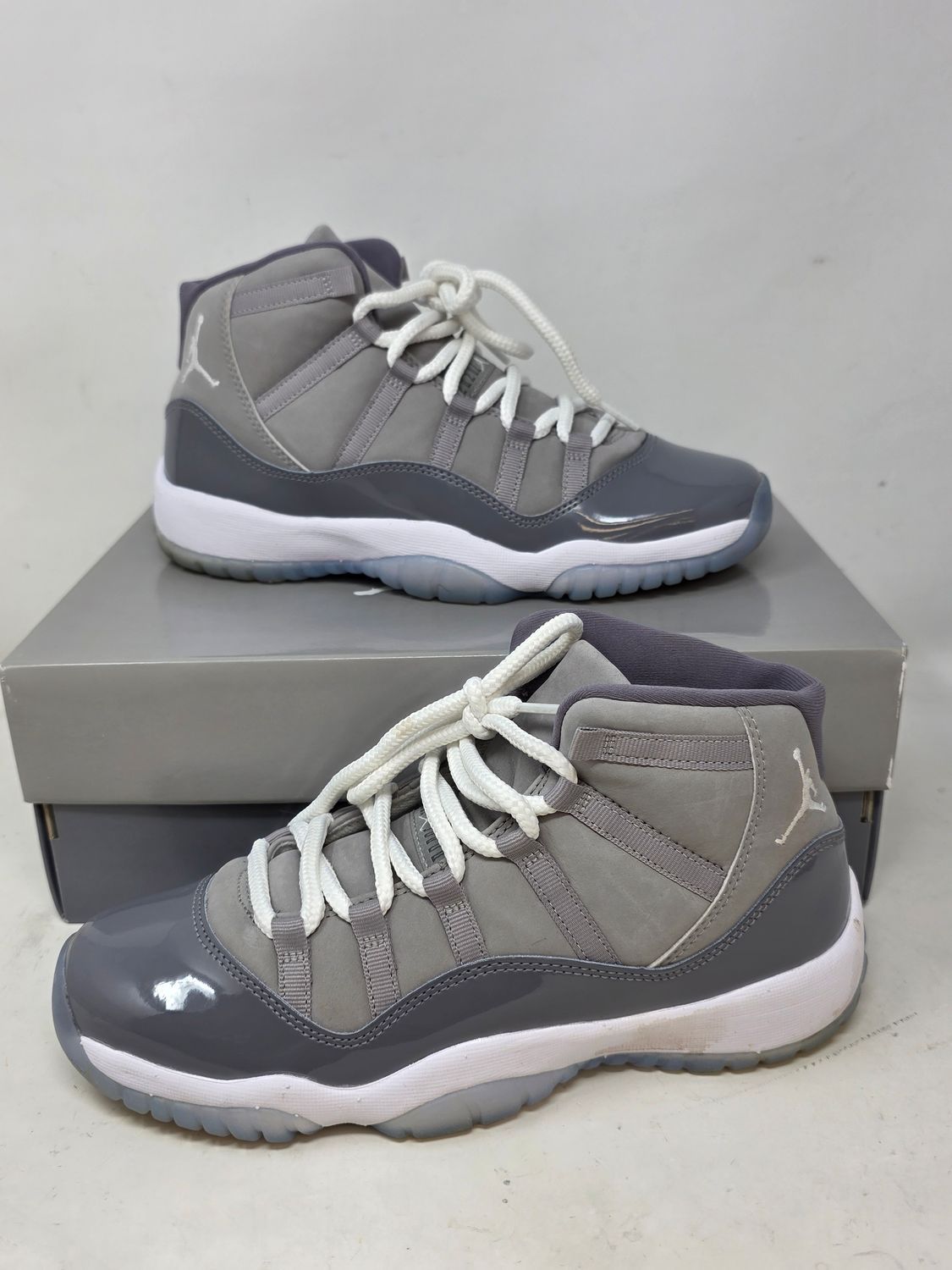 Air Jordan 11 Retro 'Cool Grey' 2010 Size 7 Sneakers Air Jordan 11 Retro 'Cool Grey' 2010 Size 7 Sneakers