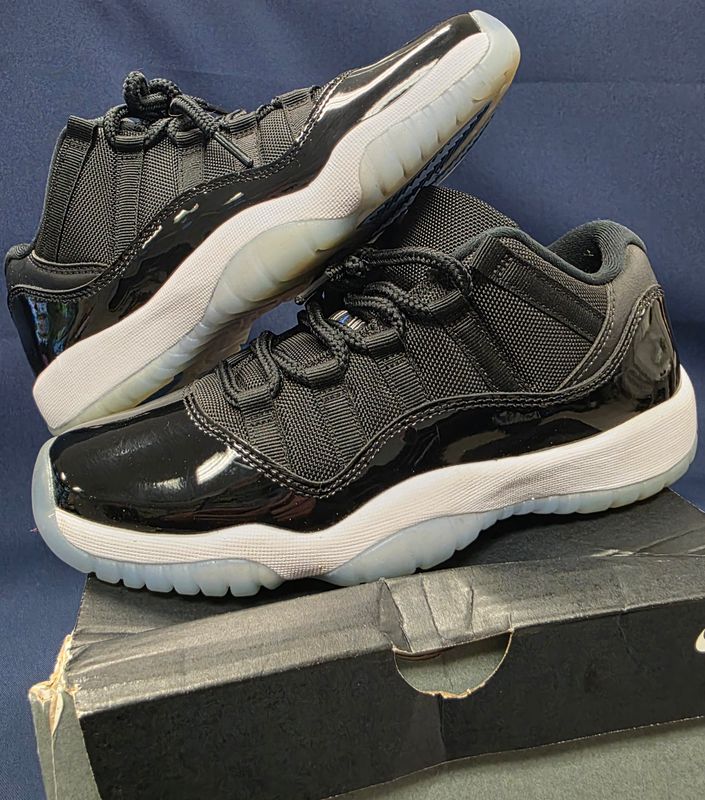 Jordan 11 Retro Low (GS) Space Jam Size 6.5Y