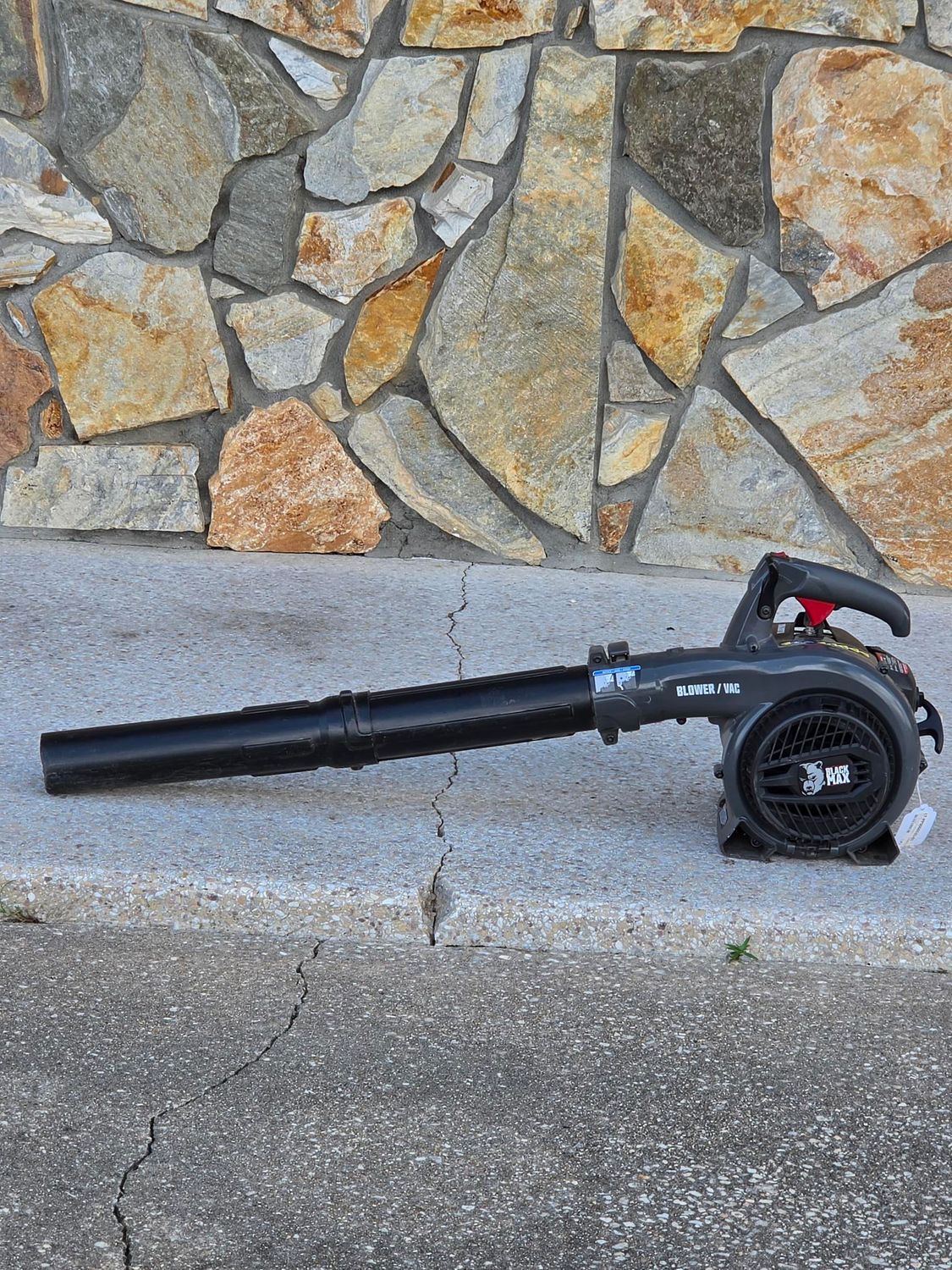 Black Max Leaf Blower BM26BVL3VNM