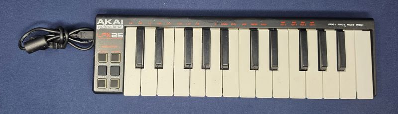 Akai Keyboard LPK25