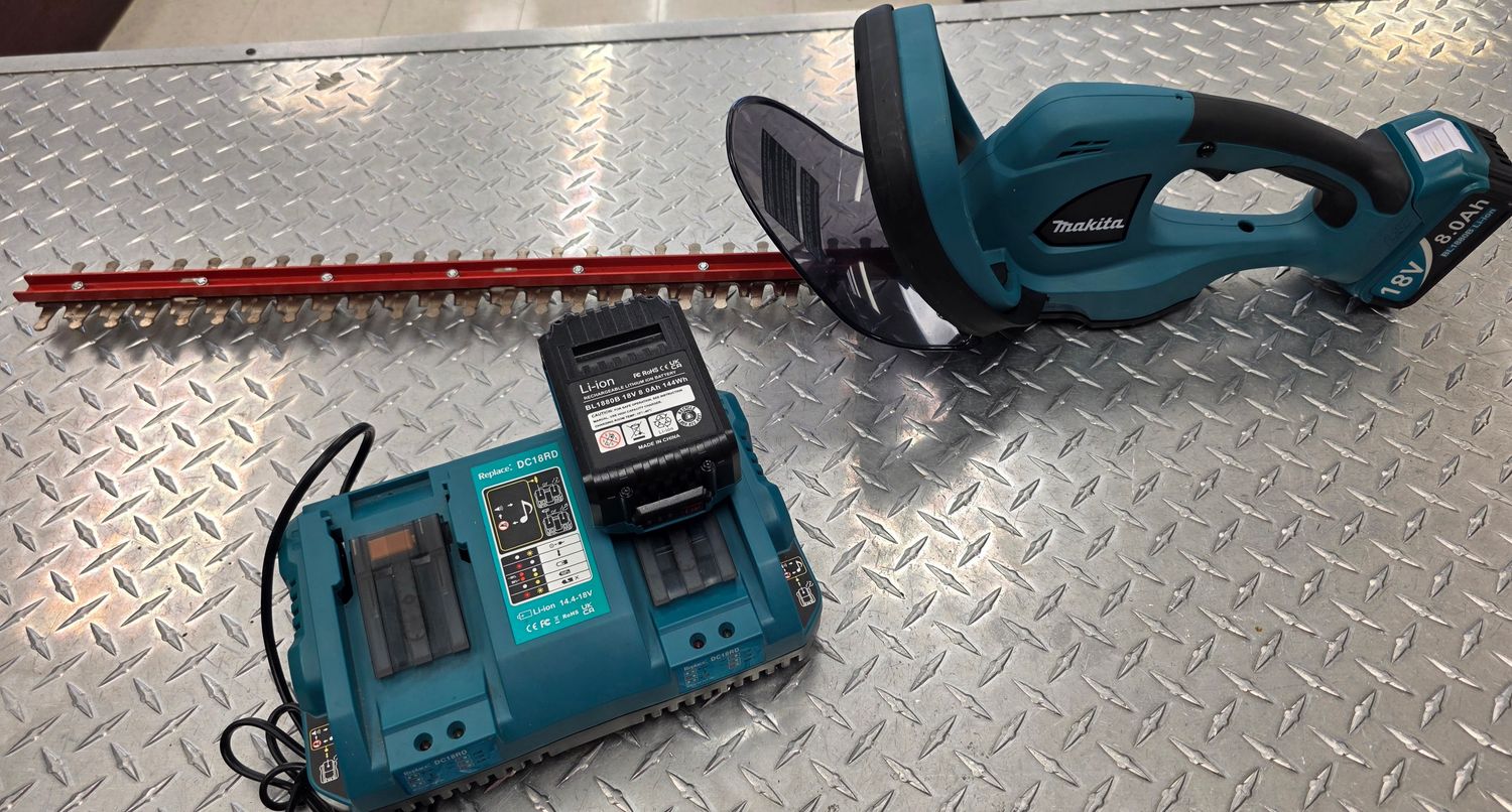 Makita 18V Hedge Trimmer w/1 Battery & Charger XHU02 Makita 18V Hedge Trimmer w/1 Battery & Charger XHU02
