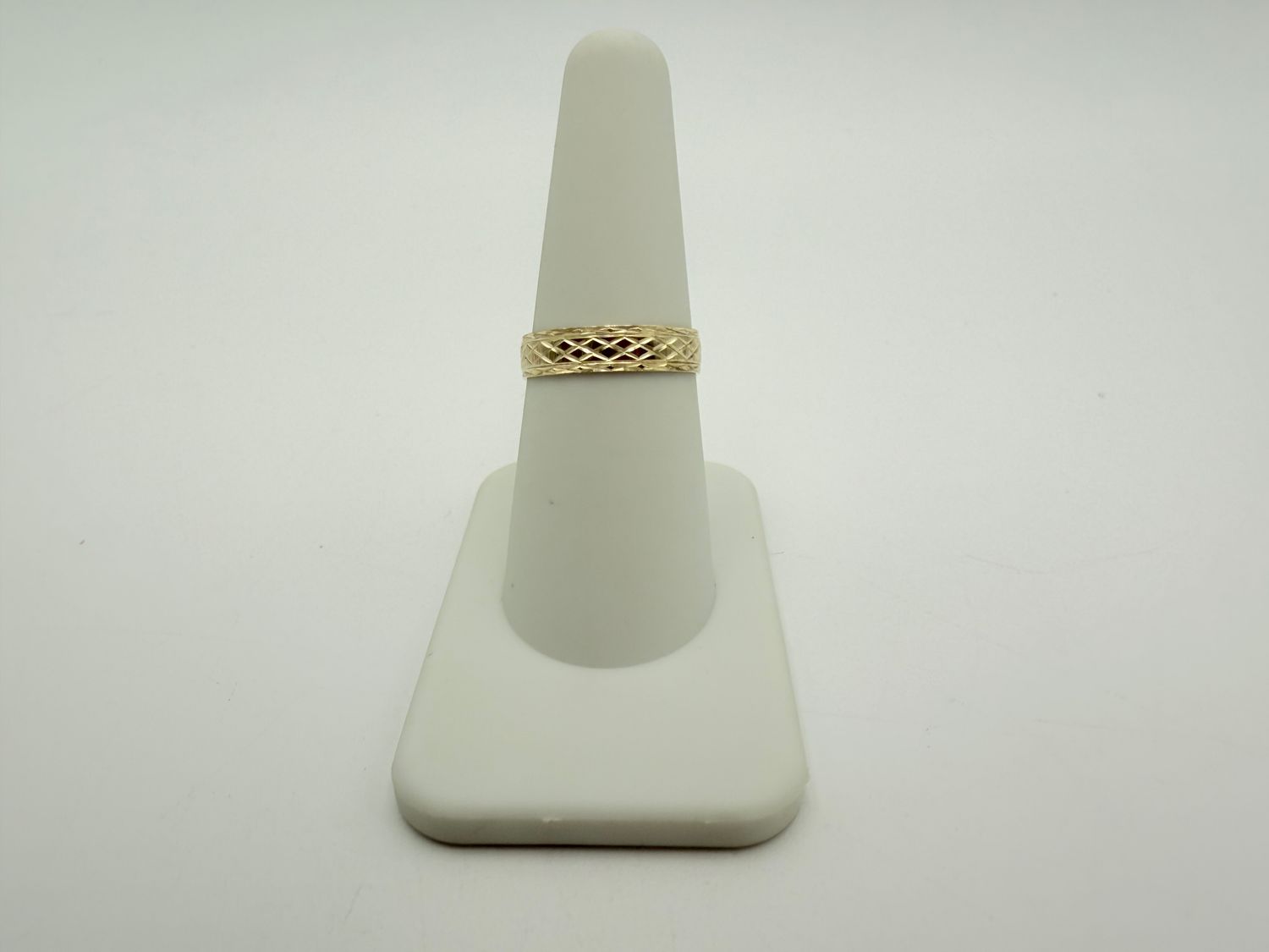 10KT Yellow Gold Band w/Design 10KT Yellow Gold Band w/Design