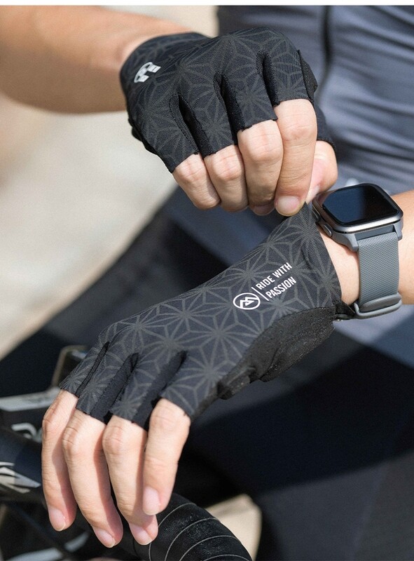 Suutu Black Gloves Gel