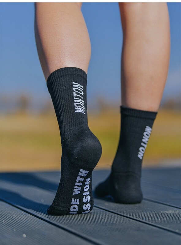 Traveler Black Regular Socks