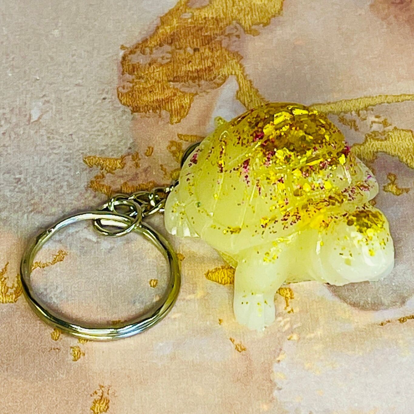 Tortoise White & Gold Glitter Keyring 