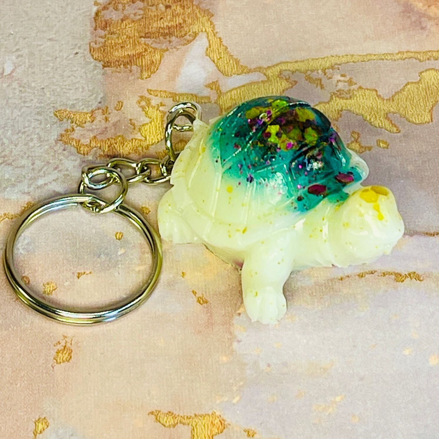 Tortoise White/Green/Gold Keyring