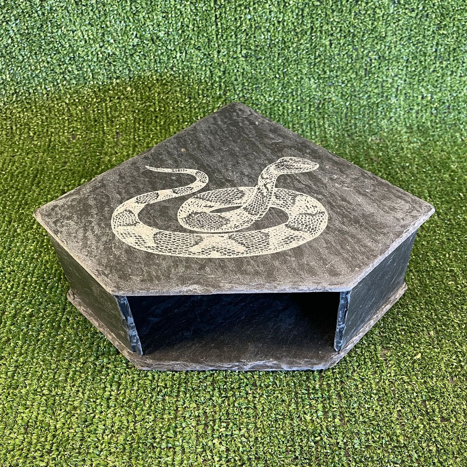 Snake Laser Engraved Slate Cave 9x20x20cm