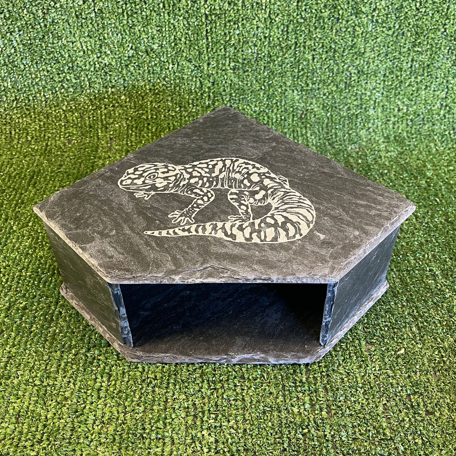 Gecko Laser Engraved Slate Cave 9x20x20cm