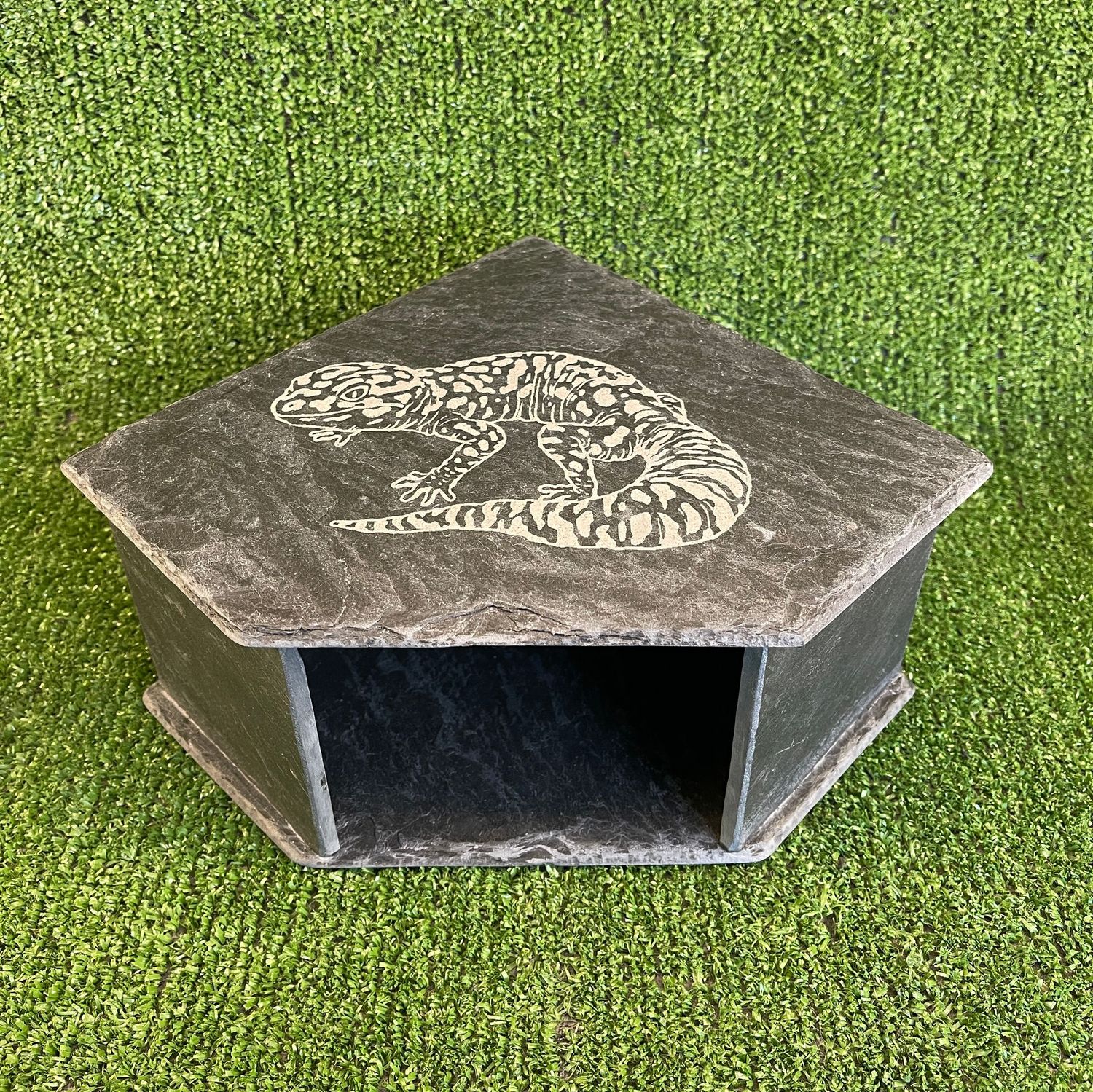 Gecko reptile Laser Engraved Slate Cave 11x20x20cm