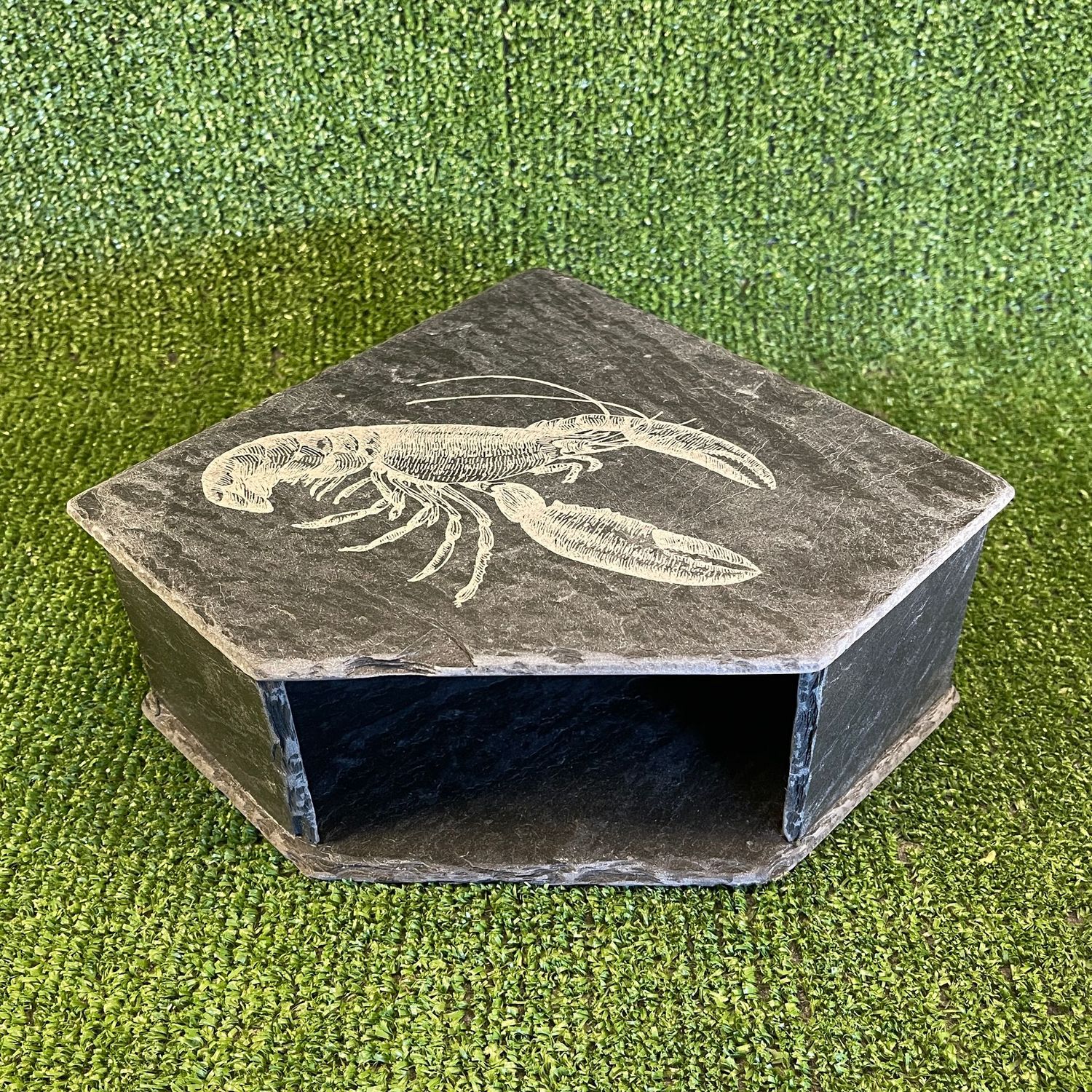 LOBSTER Laser engraved Slate Cave 7x20x20cm