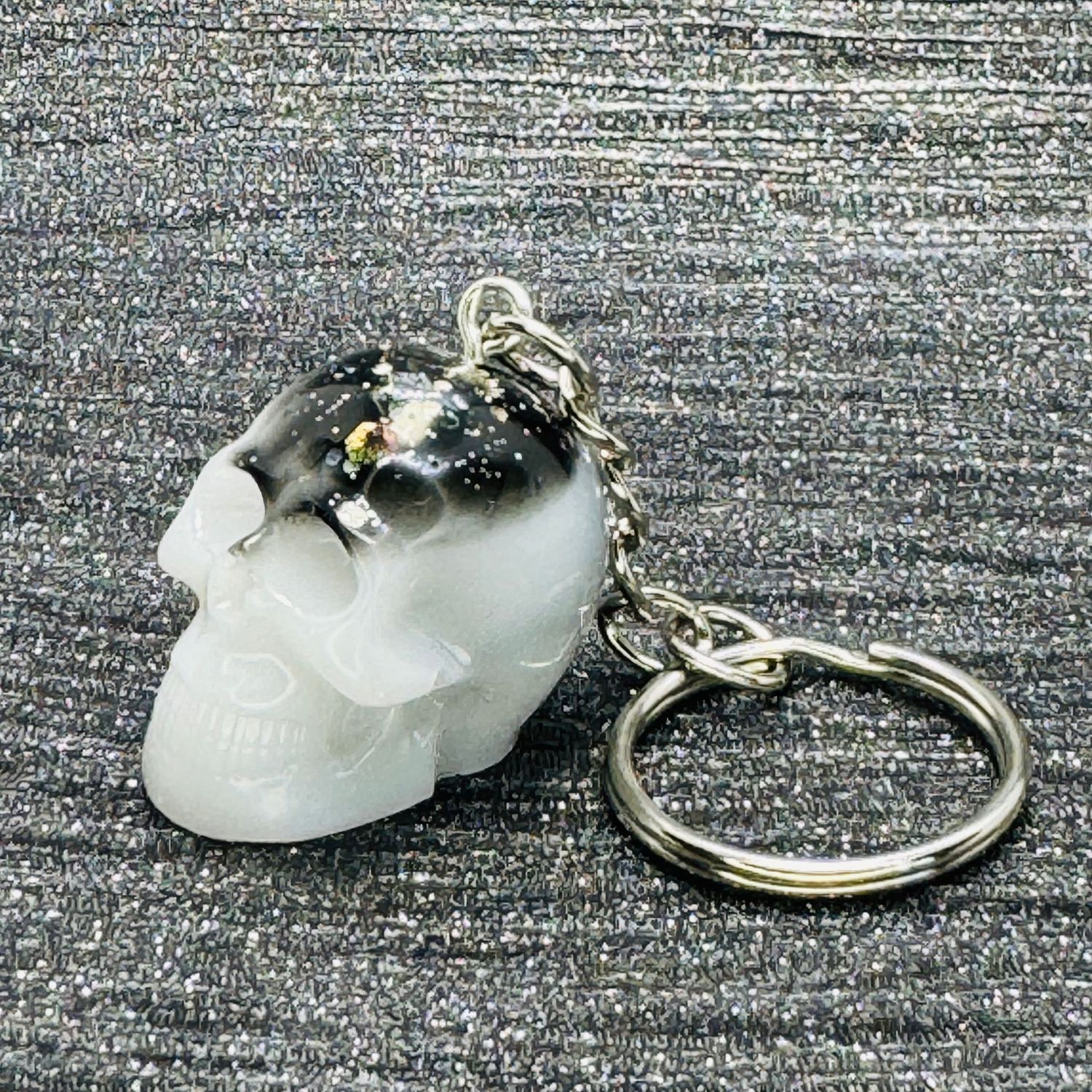 Skull 3D Sparkling White / Black Keyring