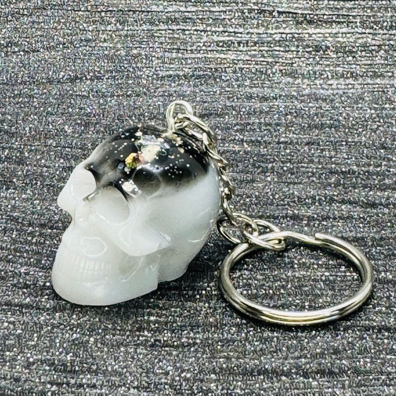 Skull 3D Sparkling White / Black Keyring