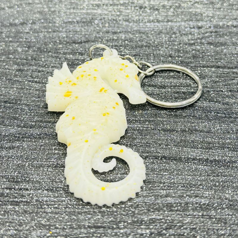 Seahorse White / Gold Keyring