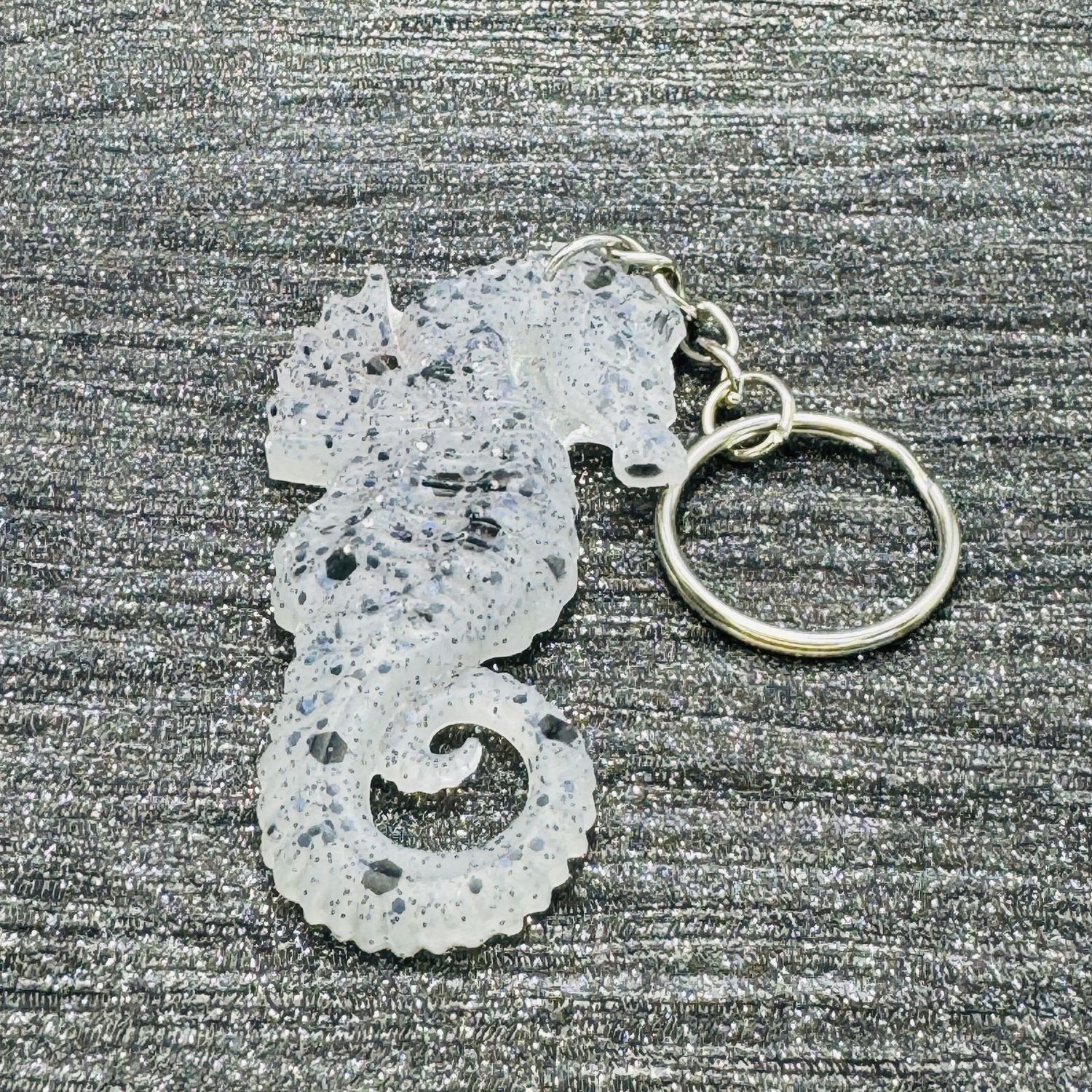 Seahorse Clear / Black Keyring