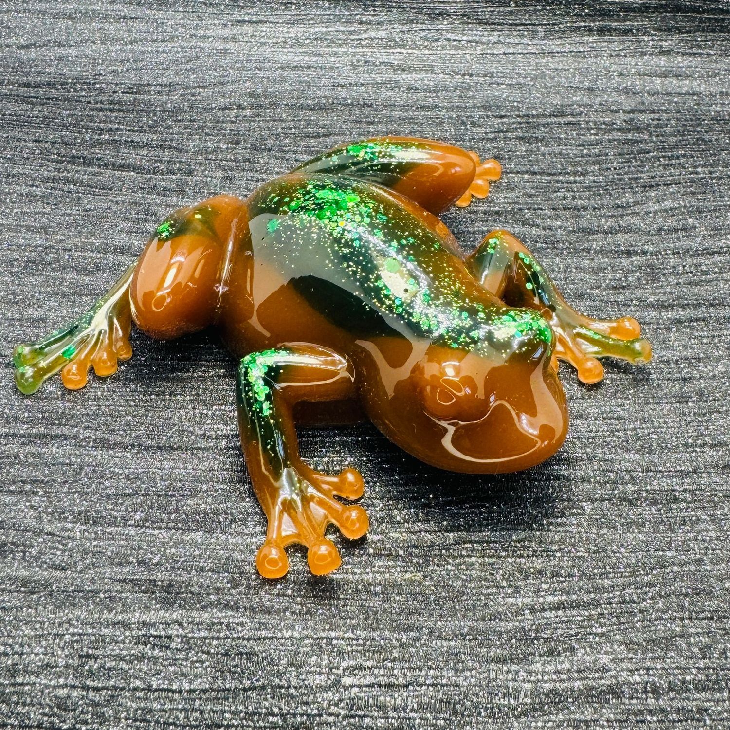 Brown/Green Frog Sparkling Model
