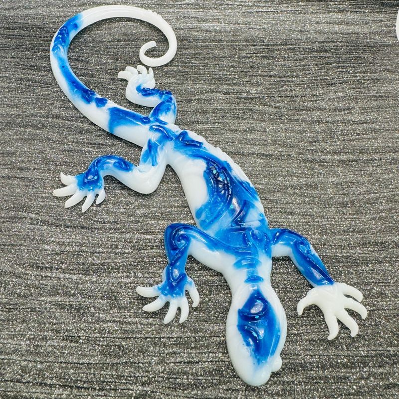 Gecko Lizard Reptile Blue & White