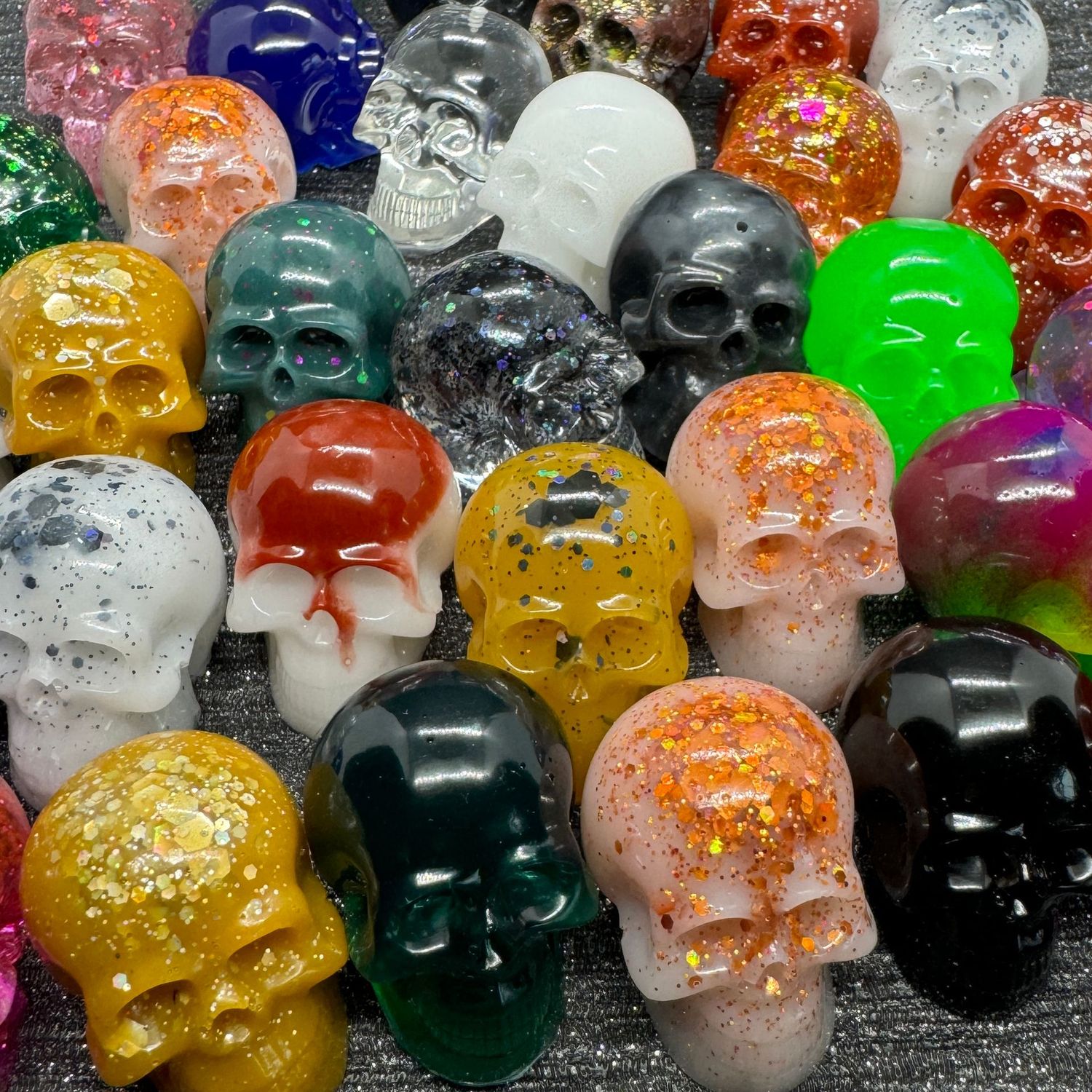 100 Random Mini Skull Model Gifts.