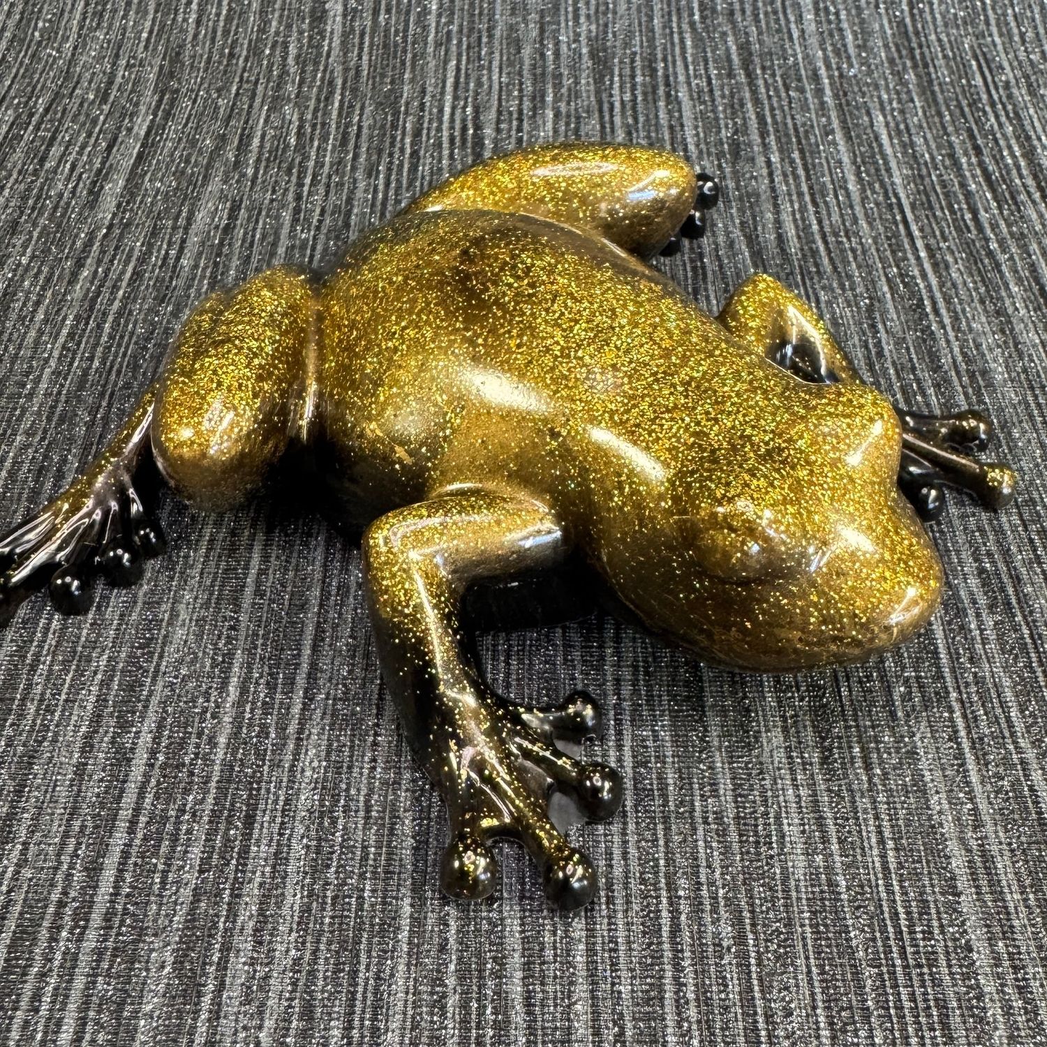 Black and gold Resin Life Size Frog Model Decoration.