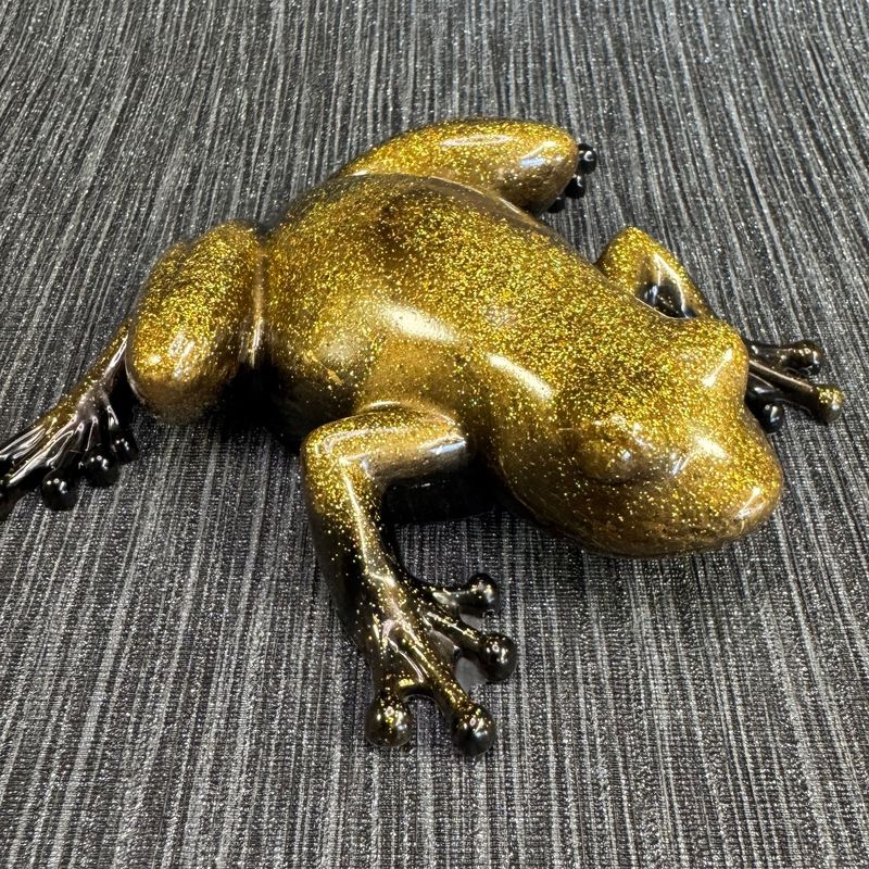 Black and gold Resin Life Size Frog Model Decoration.