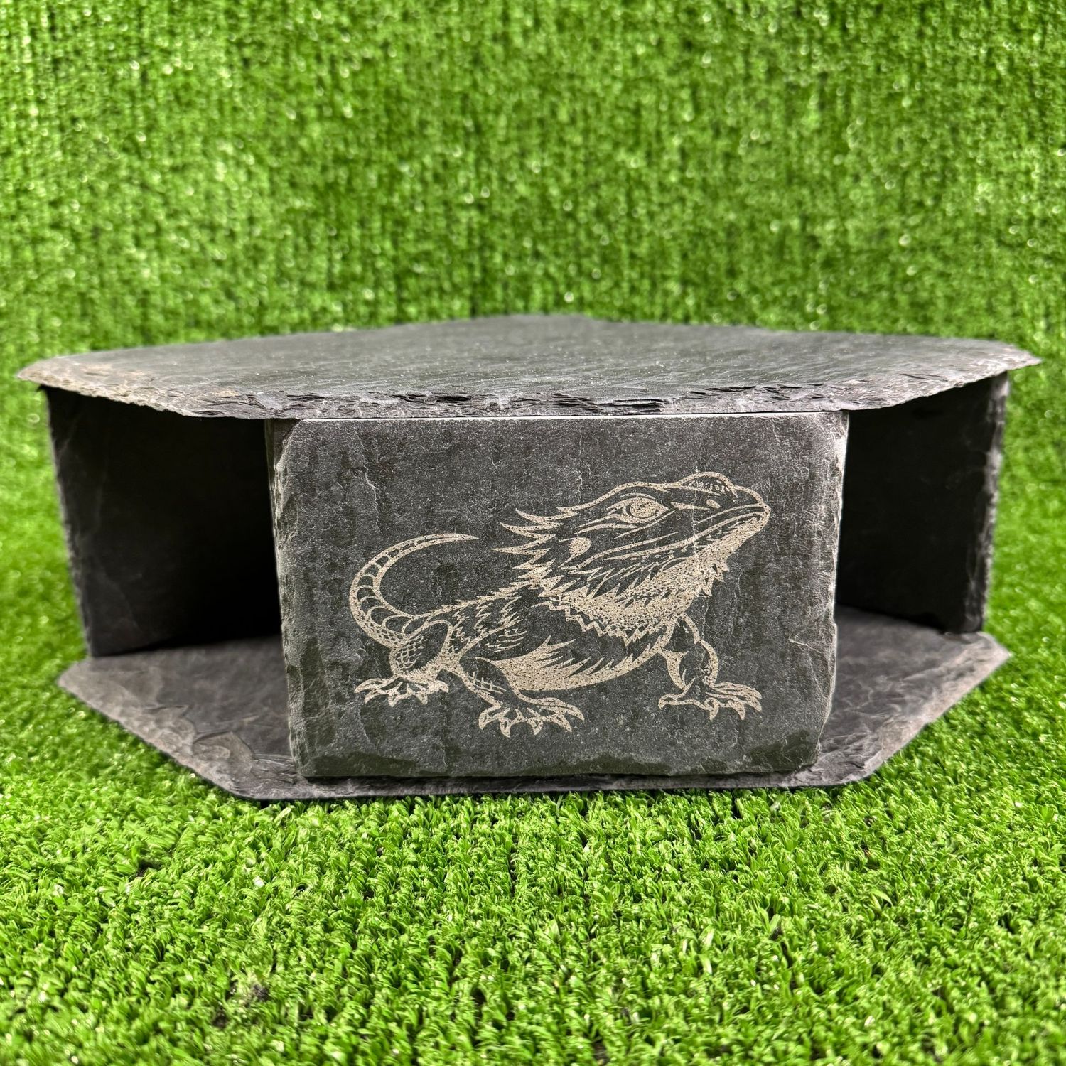 Bearded Dragon Reptile Engraved slate Cave