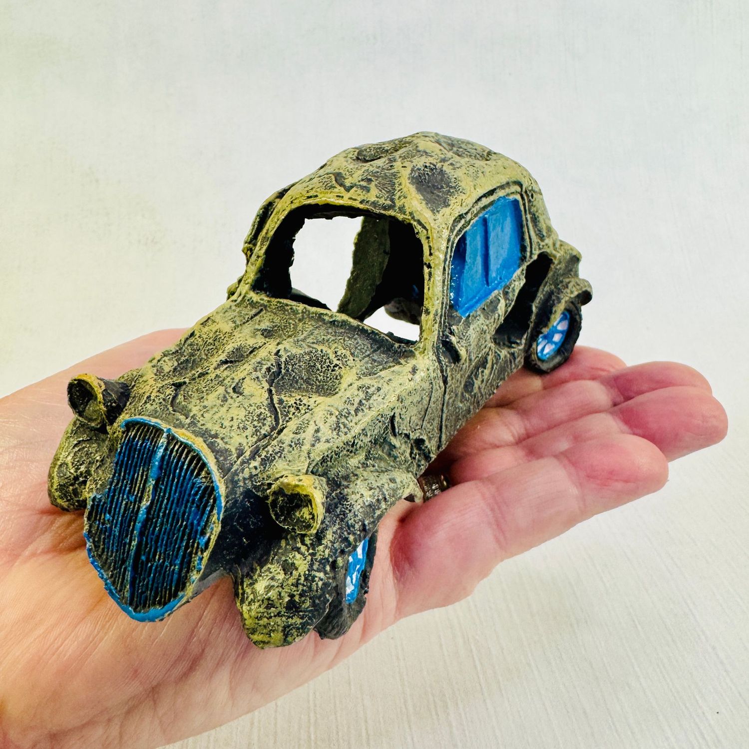 Car Wreck Aquarium Ornament Resin Craft Hideout Cave Car Wreck Aquarium Ornament Resin Craft Hideout Cave