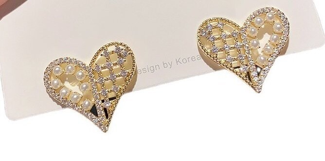 Heartshaped Pearl Earring