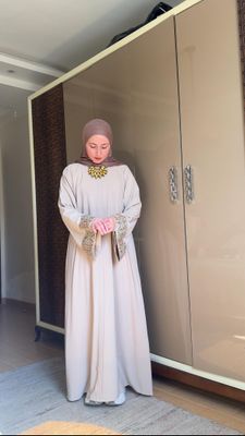 عباية مقفولة لون بيج