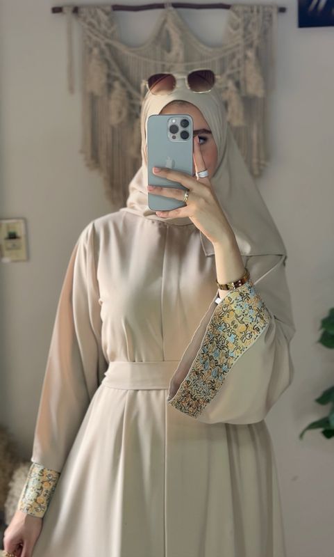 عباية مقفولة لون بيج