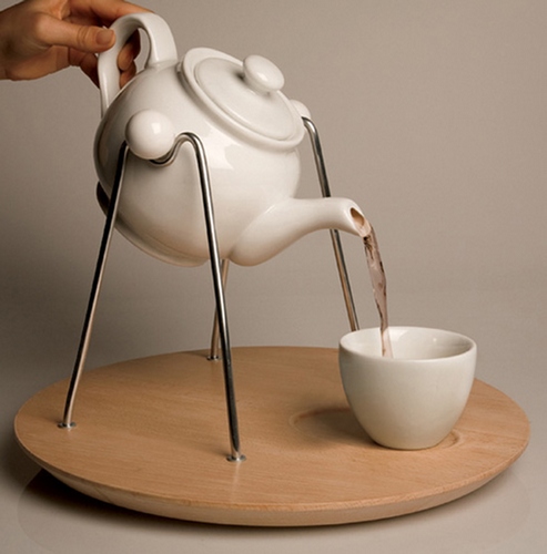 Tuimelende theepot