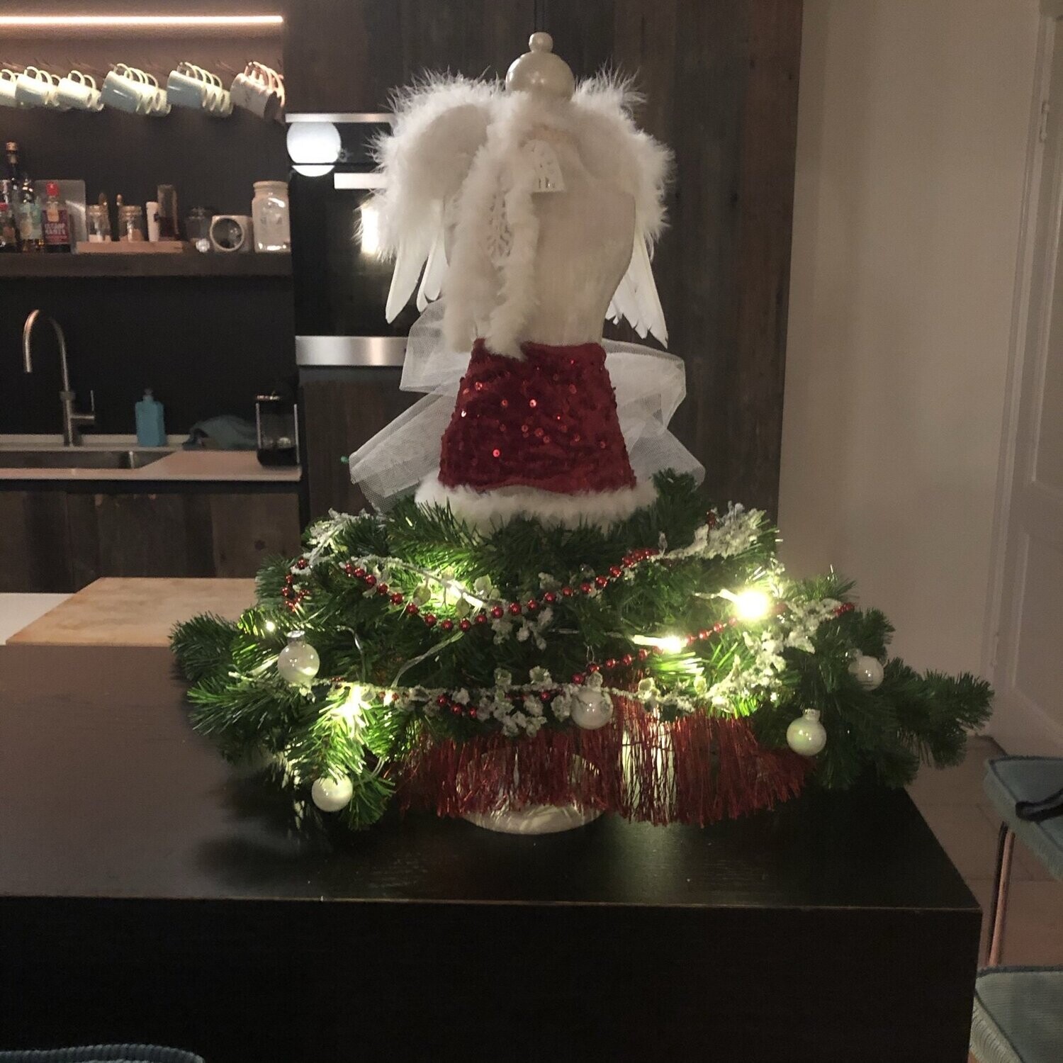 Moulin Rouge kerstengel op paspopje